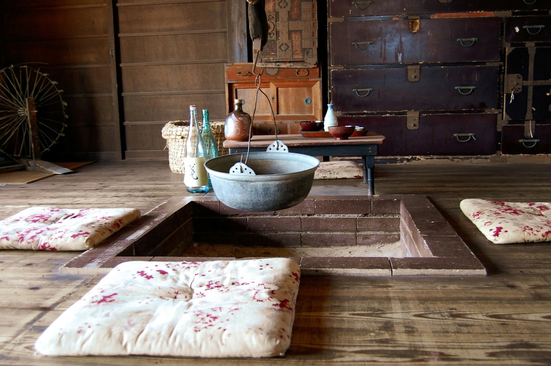 A traditional irori fireplace in the centre of a room